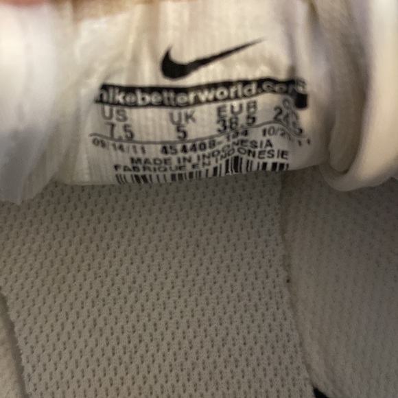 Women’s Nike Fivekay performance trainers in white/black. Faux leather. 7.5M - Picture 7 of 7